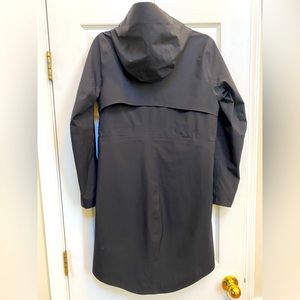 Lululemon rain rebel rain jacket size 4